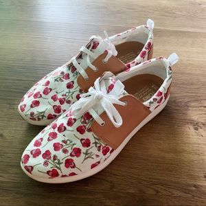 Limited Edition Summer Floral Toms Shoes NWOT